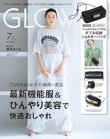GLOW magazine cover showing a woman in pale blue lounge wear with bold Japanese headlines; right sidebar displays product images and accessories.