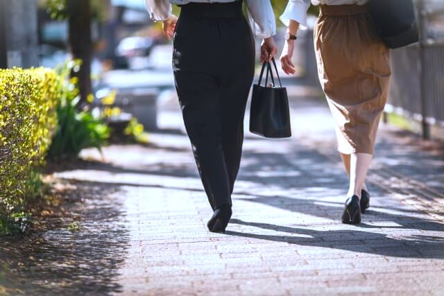 ナボソ ブログ_姿勢や歩き方が変わる鍵は「足裏の感覚」？ 春から始めるナボソの感覚ケア習慣